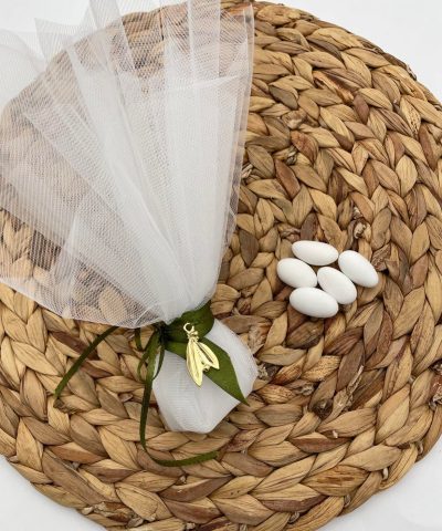 Minimal μπομπονιέρα γάμου τούλινη με μεταλλικά στοιχεία