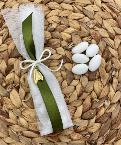 μπομπονιέρα γάμου τούλινη με μεταλλικά στοιχεία