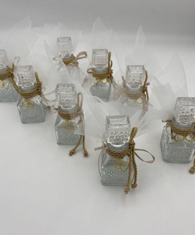 Μπομπονιέρα γάμου καραφάκι με μεταλλικά στοιχεία