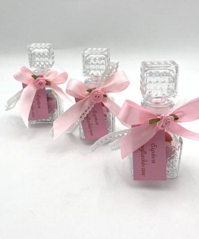 Μπομπονιέρες βάπτισης καραφάκι με λουλούδι