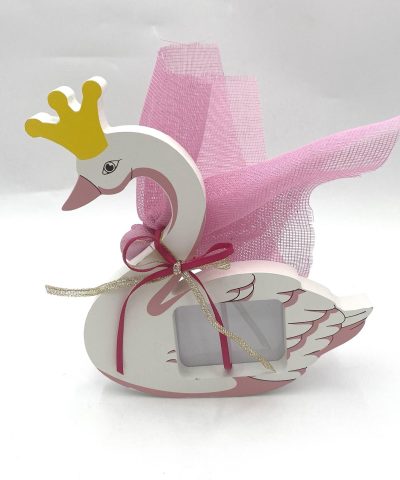 Μπομπονιέρα βάπτισης ξύλινη κορνίζα κύκνος