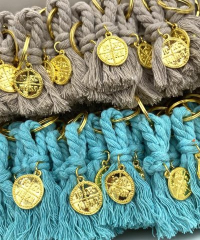 Μαρτυρικά βάπτισης μπρελόκ με χρωματιστά σχοινάκια και Κωνσταντινάτο