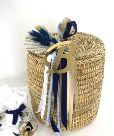 Σετ βάπτισης με ψάθινο καλάθι με μονόγραμμα