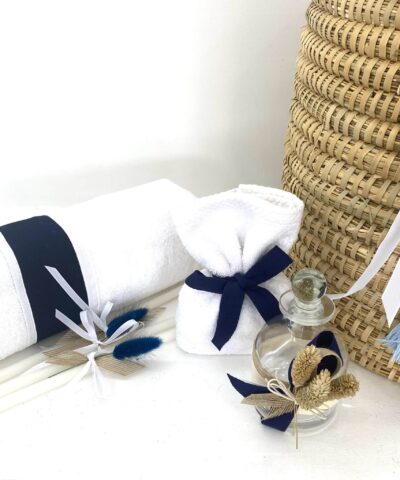 Σετ βάπτισης με ψάθινο καλάθι με μονόγραμμα