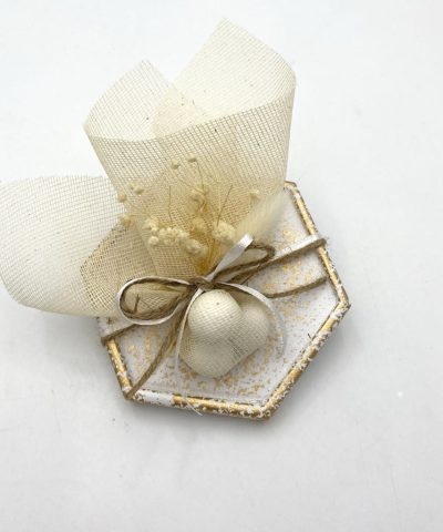 Μπομπονιέρα γάμου κεραμικό μακαρόν με αποξηραμένα λουλούδια